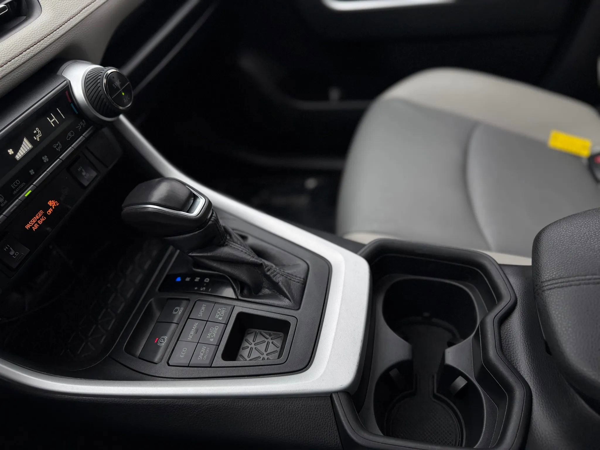 Used 2019 Toyota RAV4 XLE Premium image 18