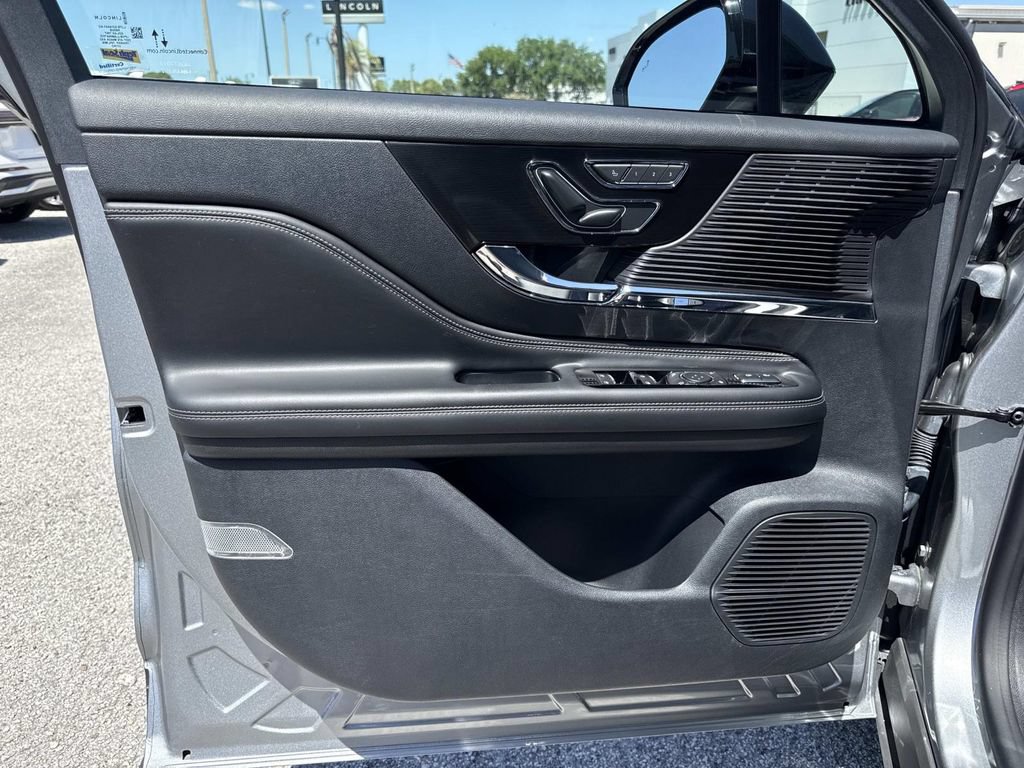 Certified 2022 Lincoln Corsair AWD w/ Equipment Group 101A image 18