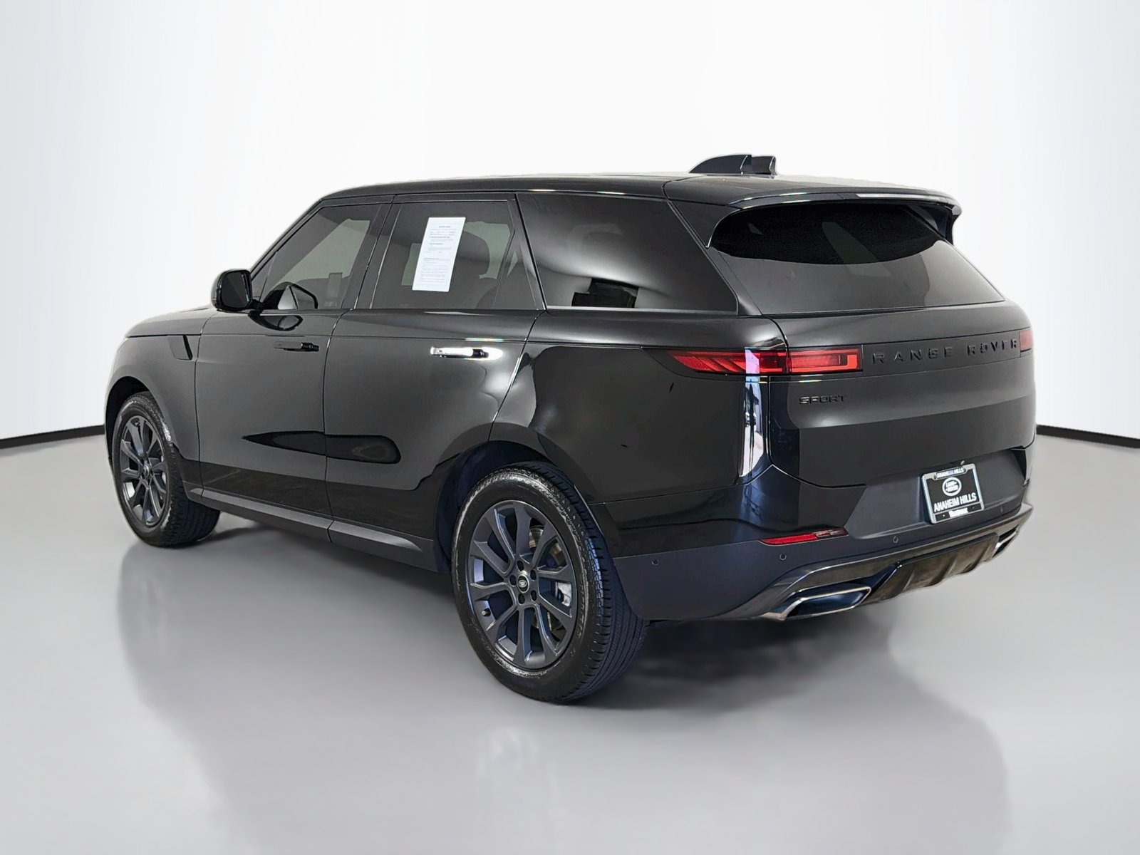 Used 2024 Land Rover Range Rover Sport SE AWD/4WD image 3
