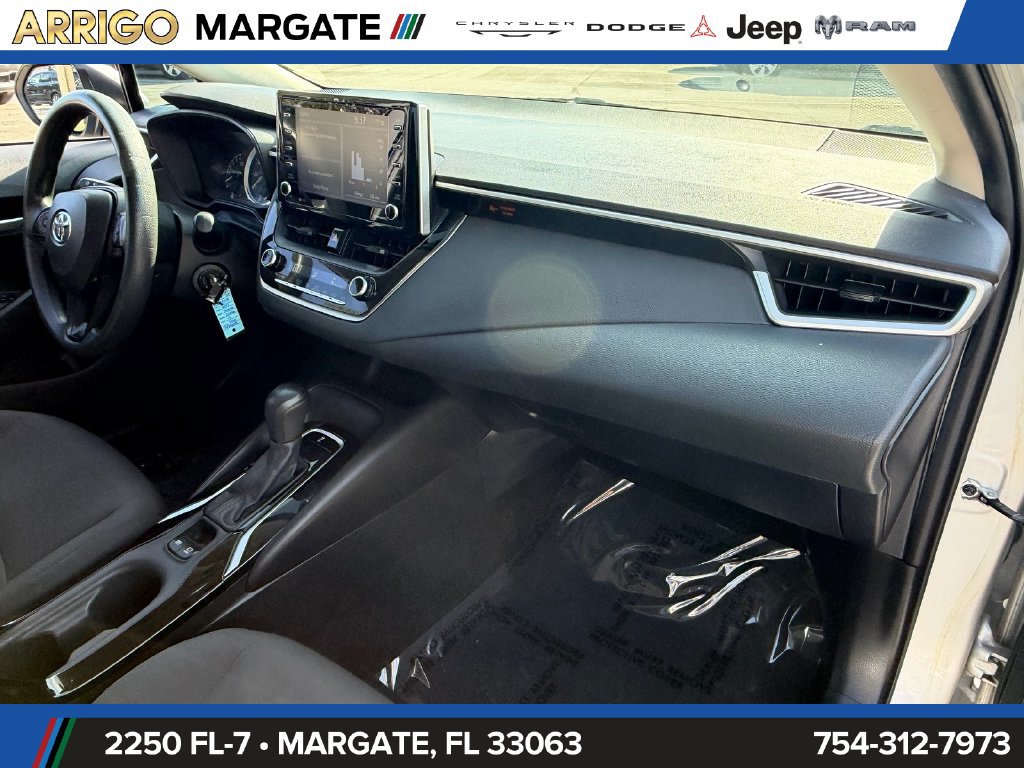 Used 2021 Toyota Corolla LE FWD image 17