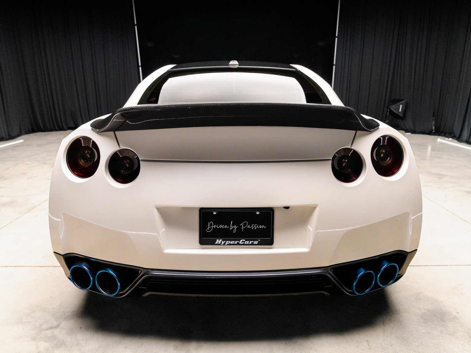 Used 2015 Nissan GT-R Premium image 12