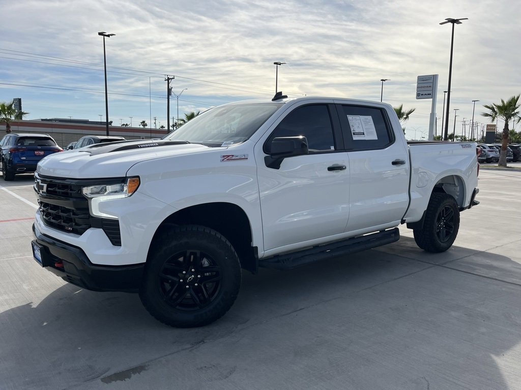Used 2025 Chevrolet Silverado 1500 LT Trail Boss w/ LPO, Dark Essentials Package image 3