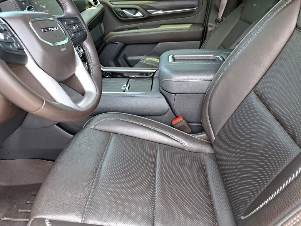 Used 2023 GMC Yukon Denali RWD image 17