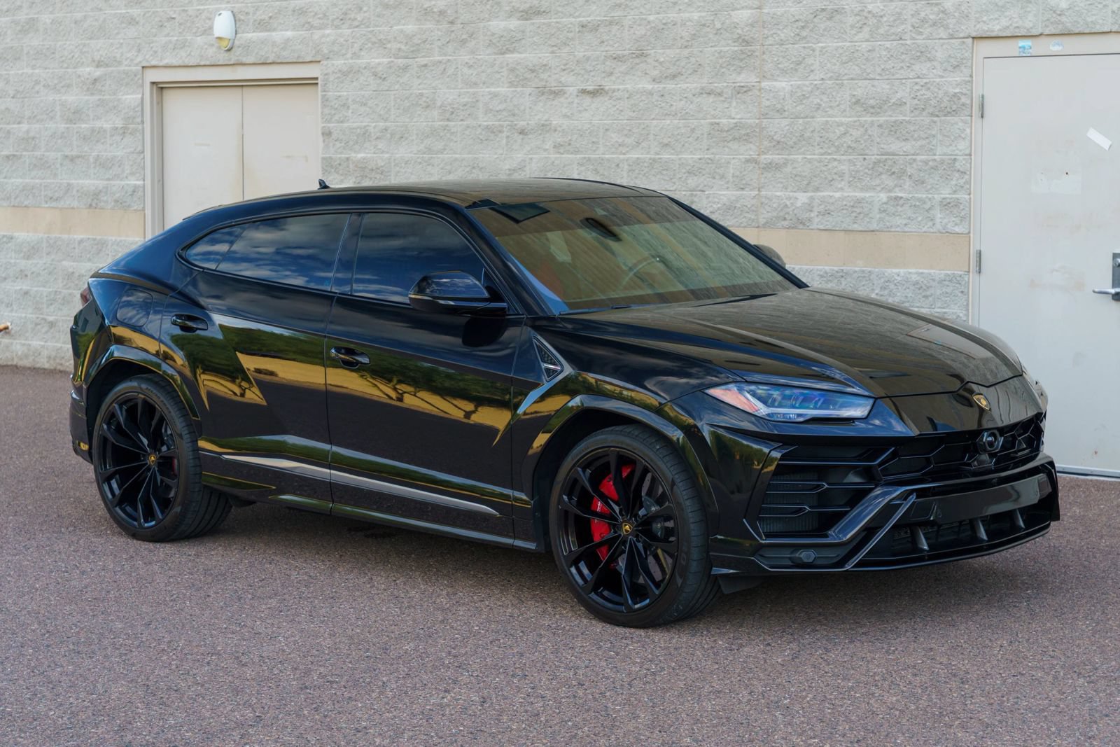 Used 2021 Lamborghini Urus AWD/4WD image 32