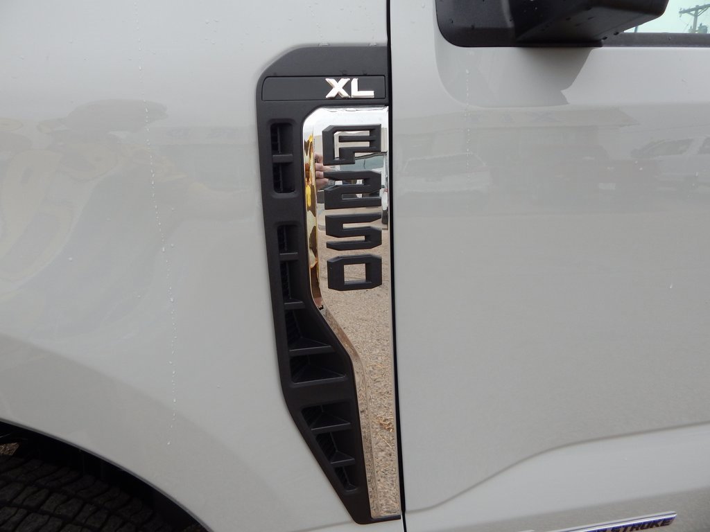 New 2025 Ford F250 4x4 Regular Cab Super Duty image 10