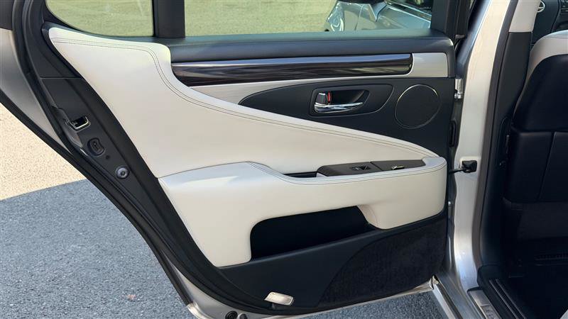 Used 2013 Lexus LS 460 w/ Comfort Pkg RWD image 43