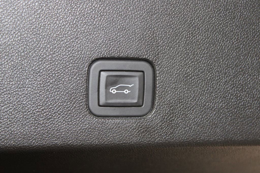 Used 2025 Cadillac XT6 Premium Luxury image 17