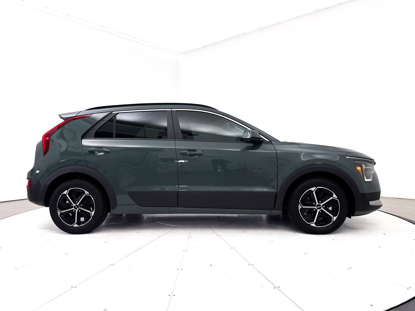 Certified 2023 Kia Niro EX FWD image 39