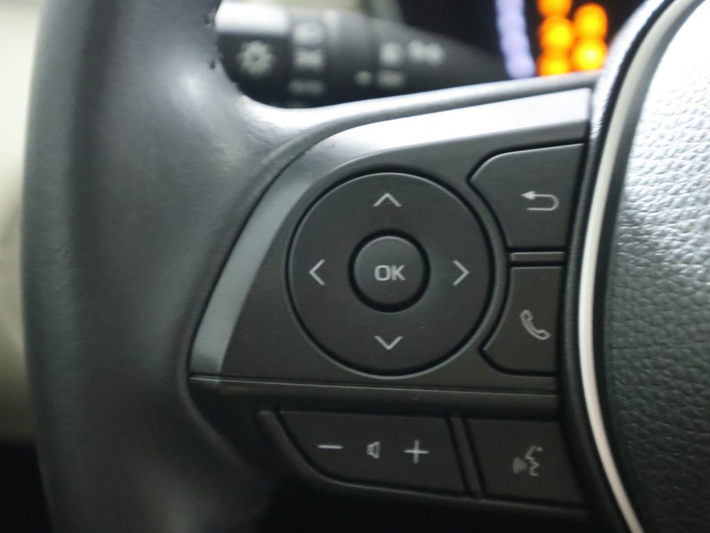 Used 2023 Toyota Corolla Cross XLE image 11