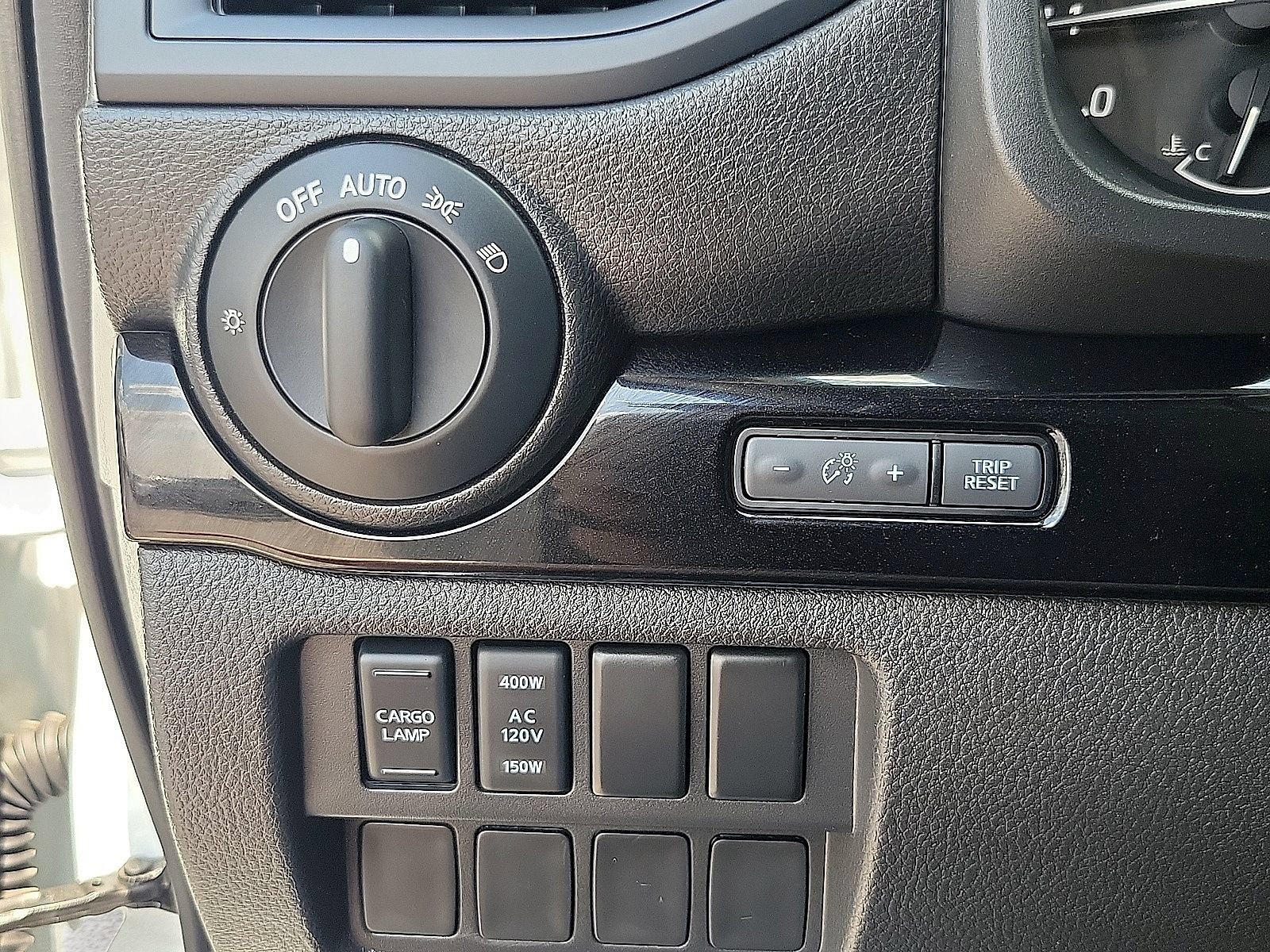 Used 2024 Nissan Titan SV w/ SV Convenience Package AWD/4WD image 17