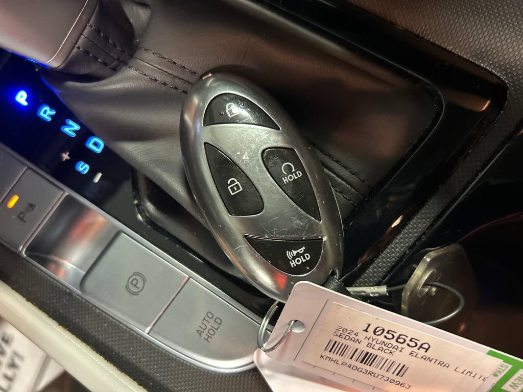 Used 2024 Hyundai Elantra Limited FWD image 20