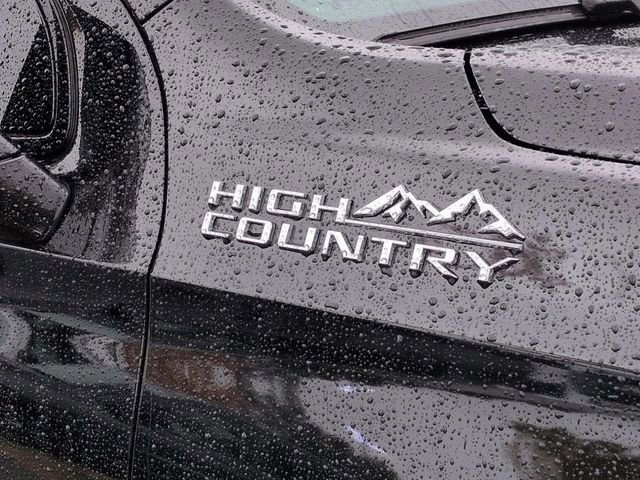 Used 2024 Chevrolet Suburban High Country image 13