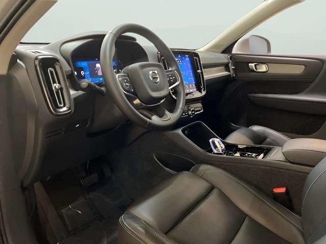 Used 2025 Volvo XC40 B5 Plus AWD/4WD image 18