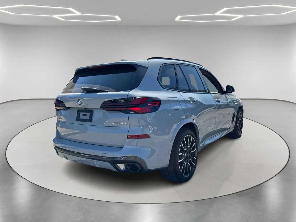 Used 2024 BMW X5 xDrive40i w/ M Sport Package image 5