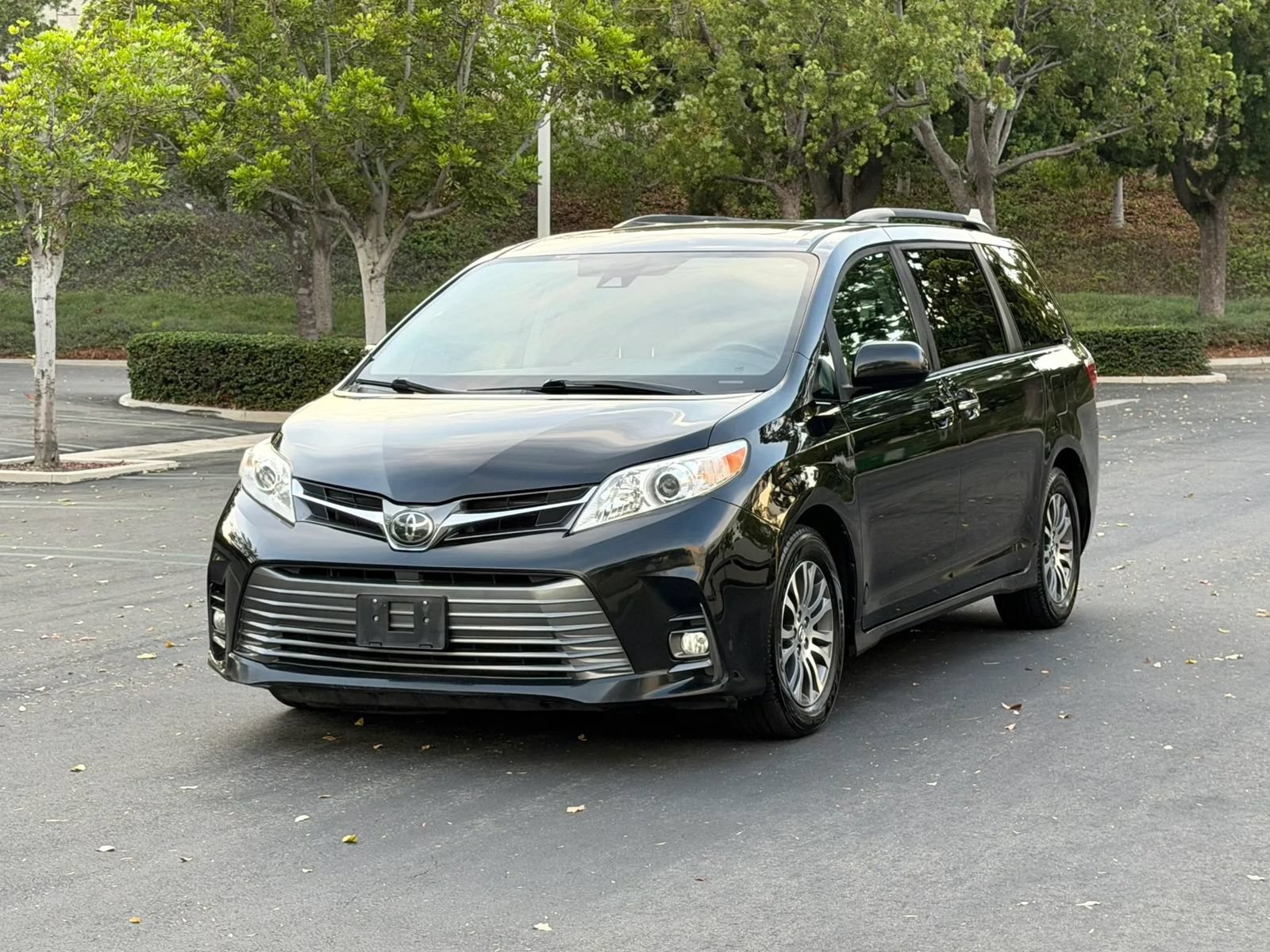 Used 2020 Toyota Sienna XLE w/ XLE Navigation Package FWD image 7