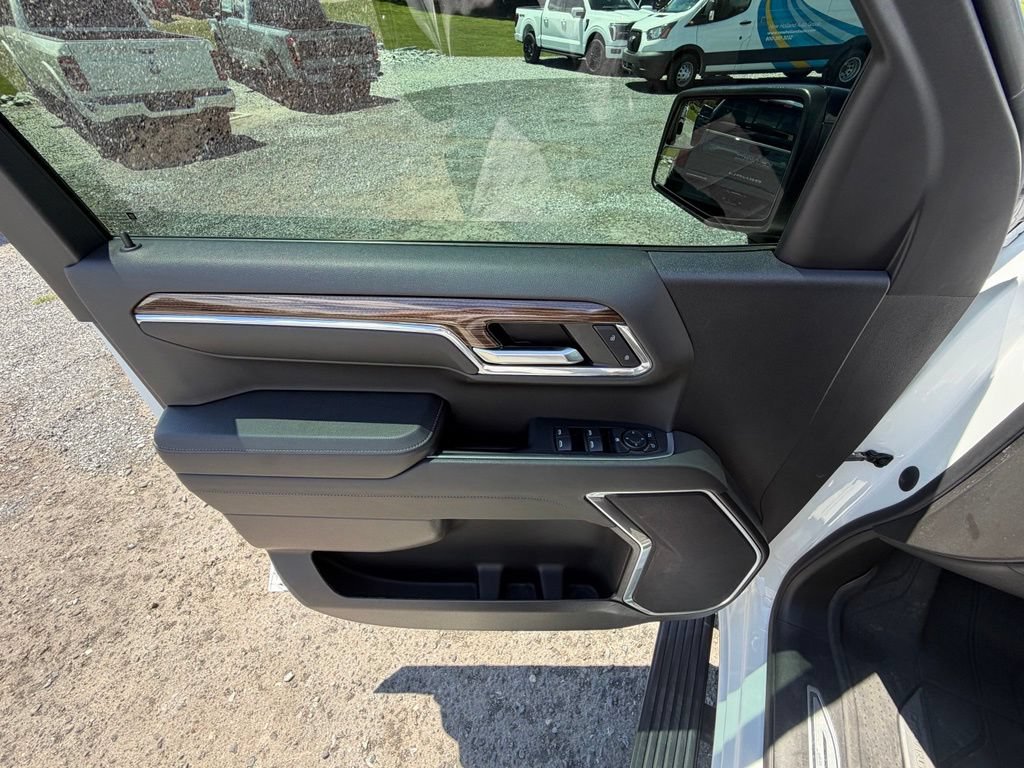 Used 2023 Chevrolet Silverado 1500 RST AWD/4WD image 5