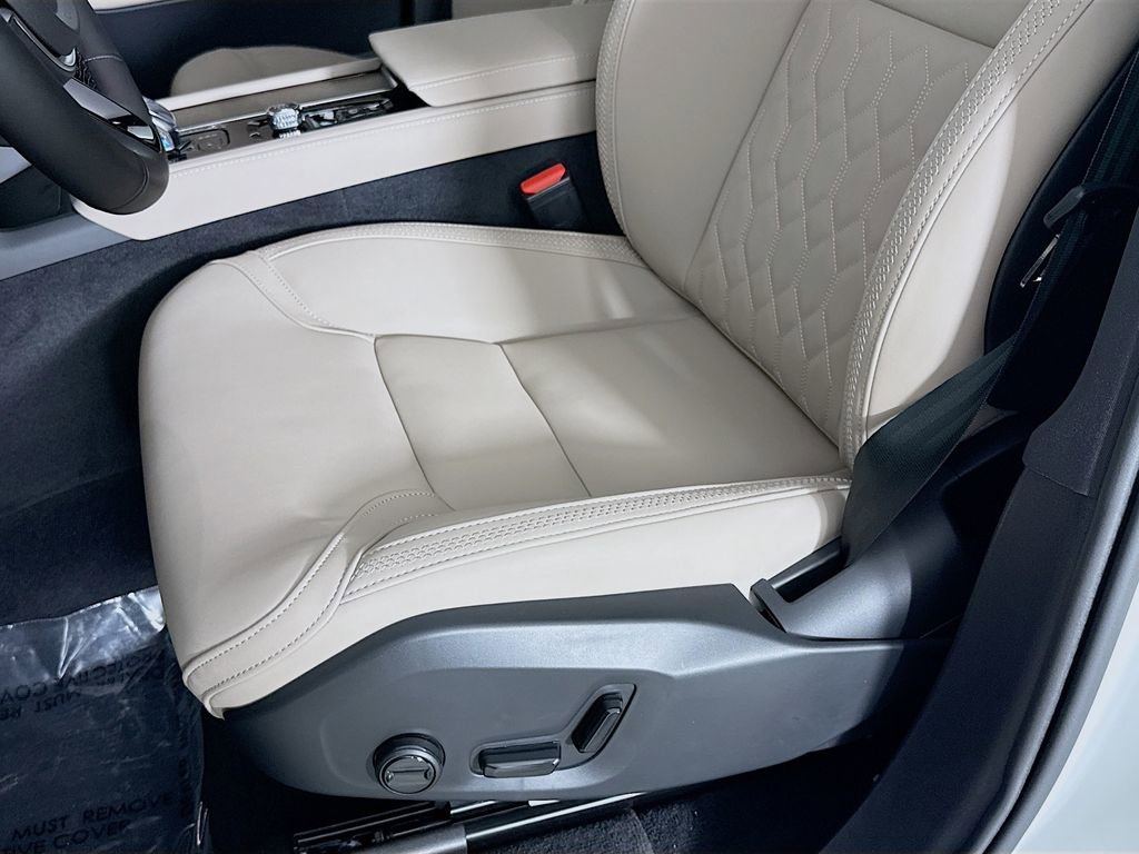 New 2026 Volvo XC90 T8 Plus w/ Protection Package Premier image 19