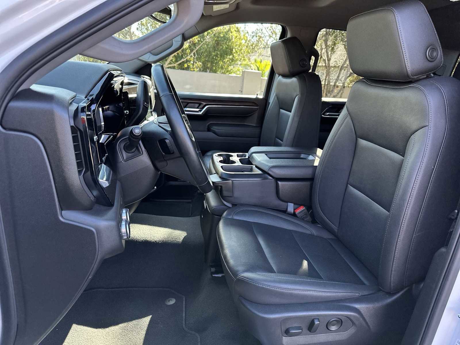 Certified 2025 GMC Sierra 1500 SLT image 15