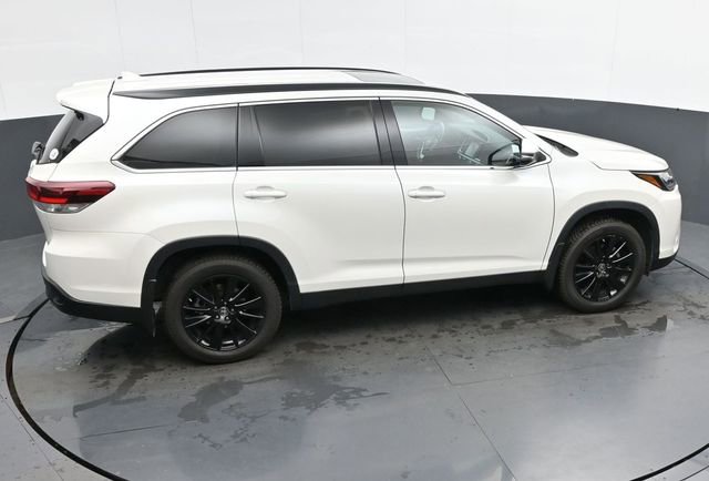 Used 2019 Toyota Highlander SE image 32