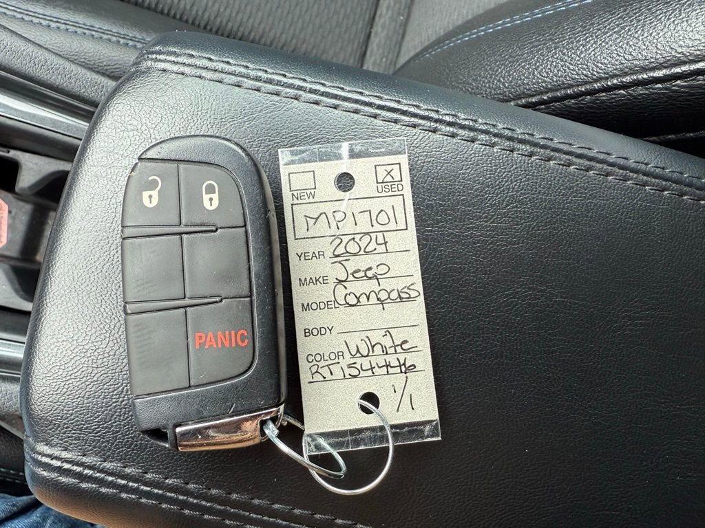 Used 2024 Jeep Compass Latitude image 13