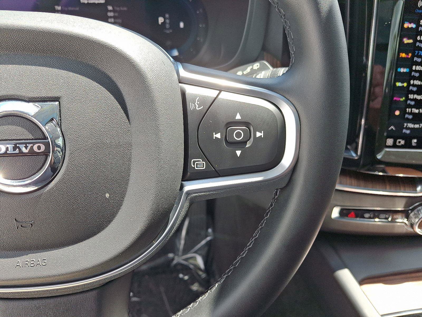 Certified 2022 Volvo XC60 B5 Momentum w/ Climate Package image 22