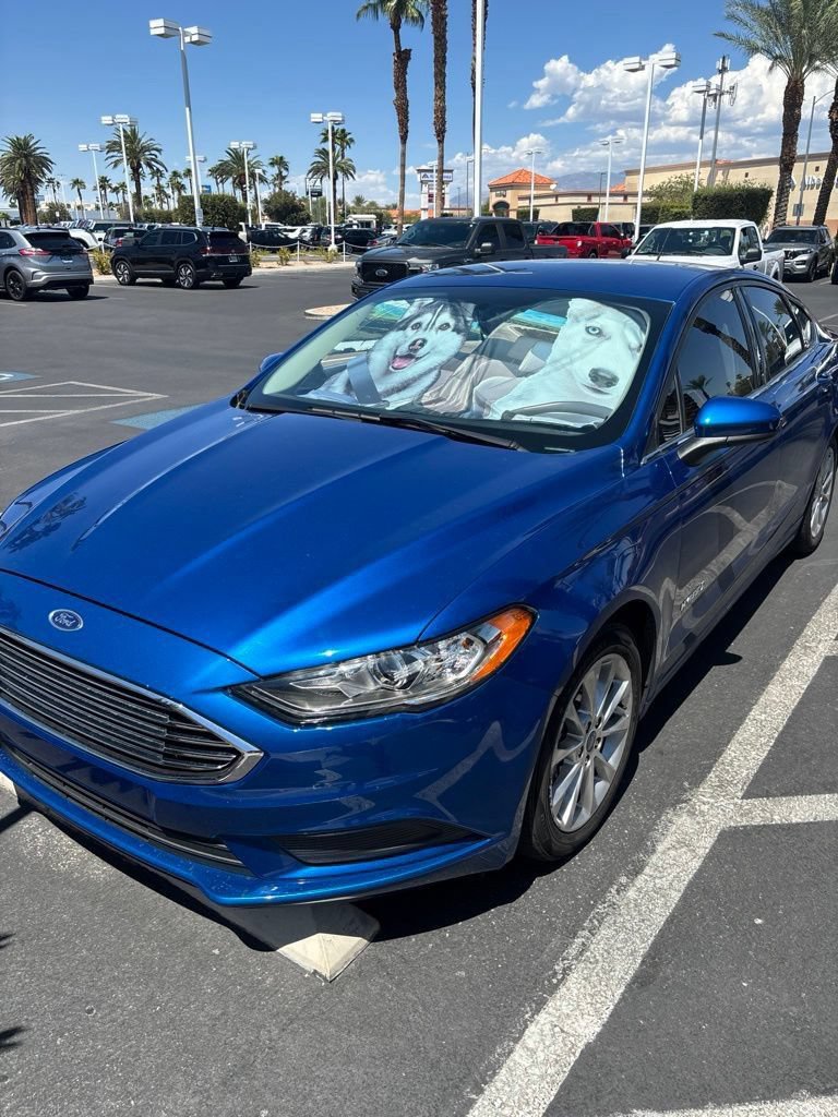 Used 2017 Ford Fusion SE FWD image 2
