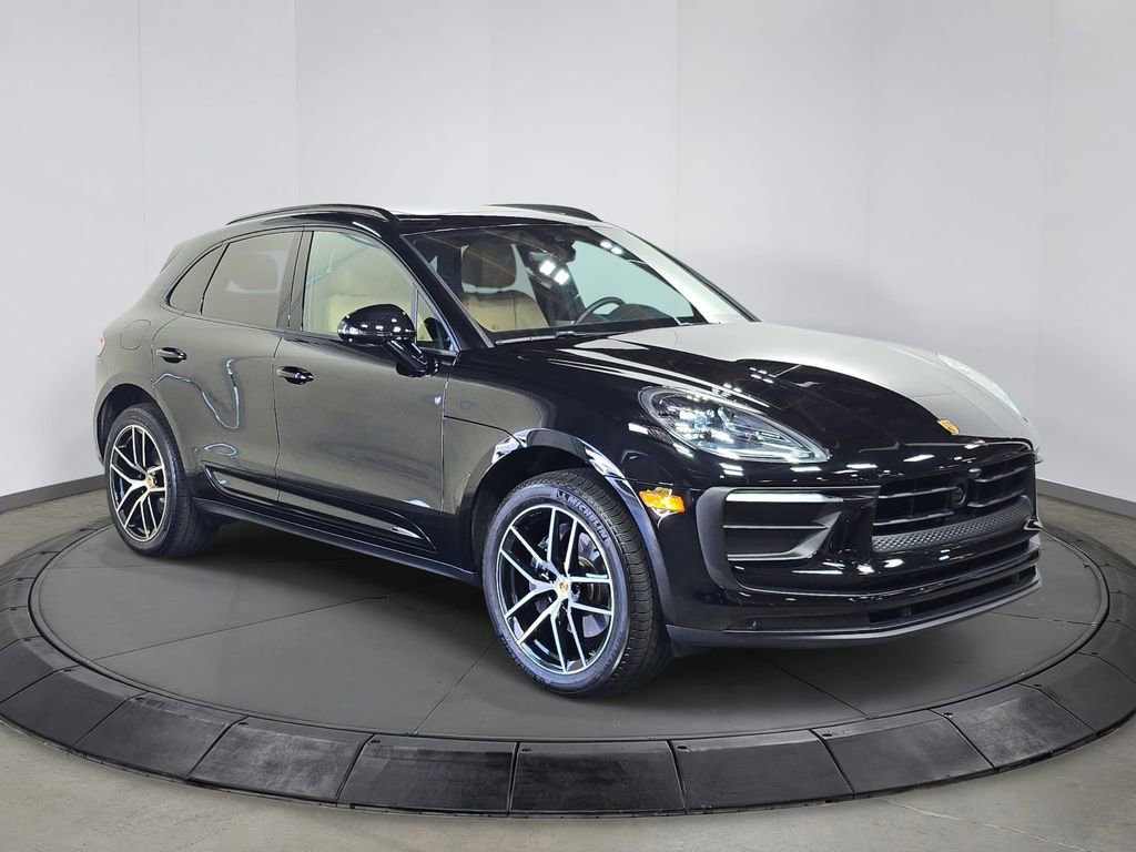 Certified 2025 Porsche Macan AWD/4WD image 9