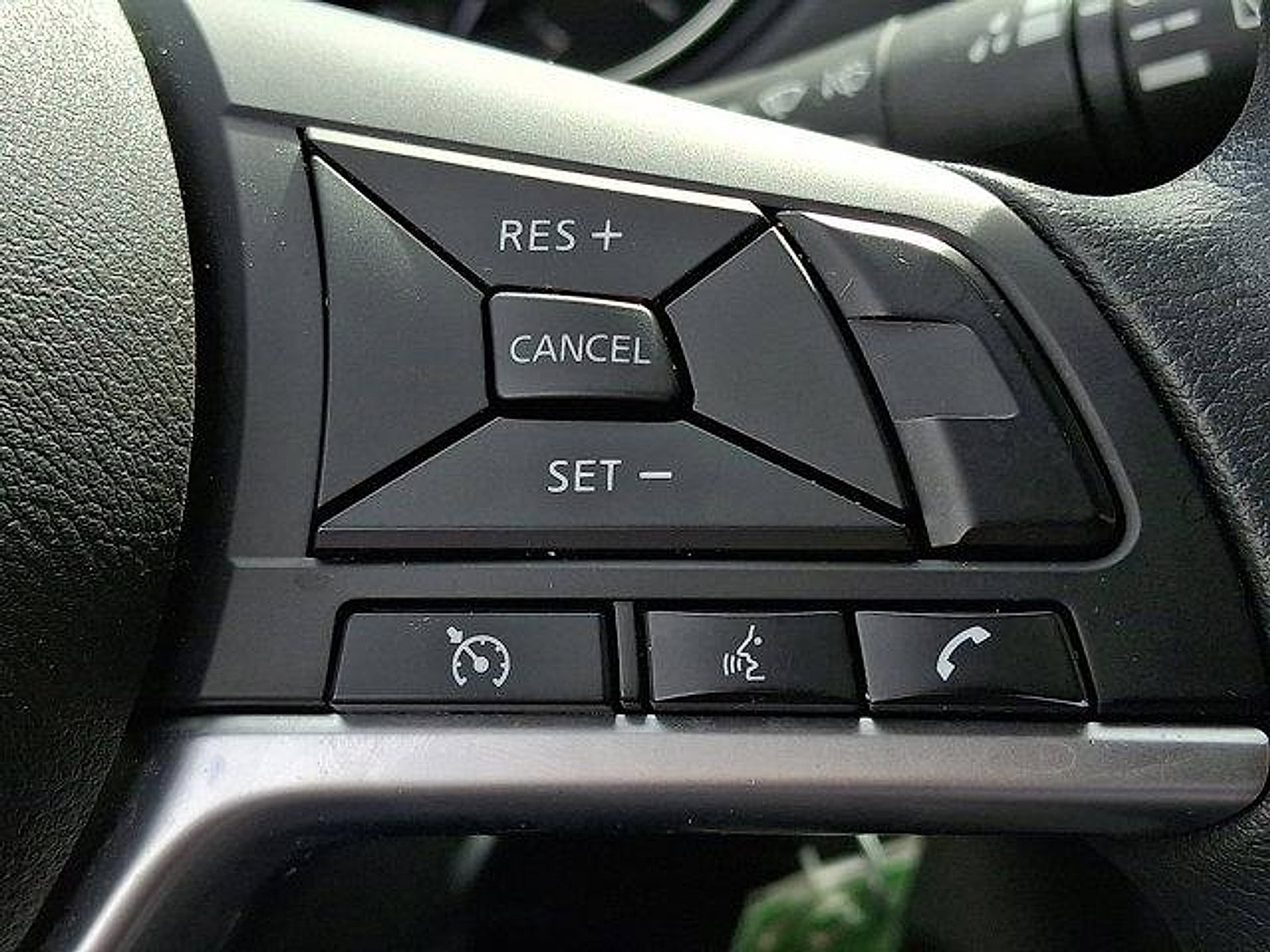 Used 2022 Nissan Rogue Sport S image 48