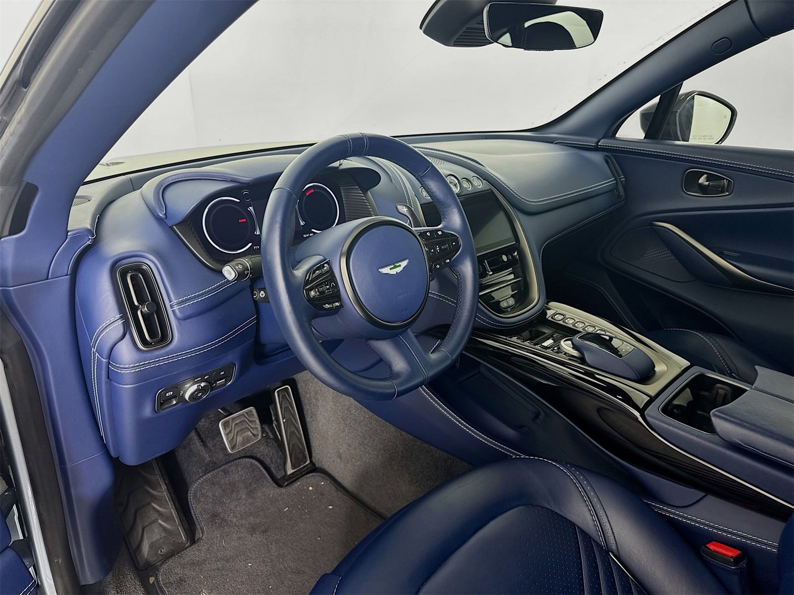 Used 2021 Aston Martin DBX image 10