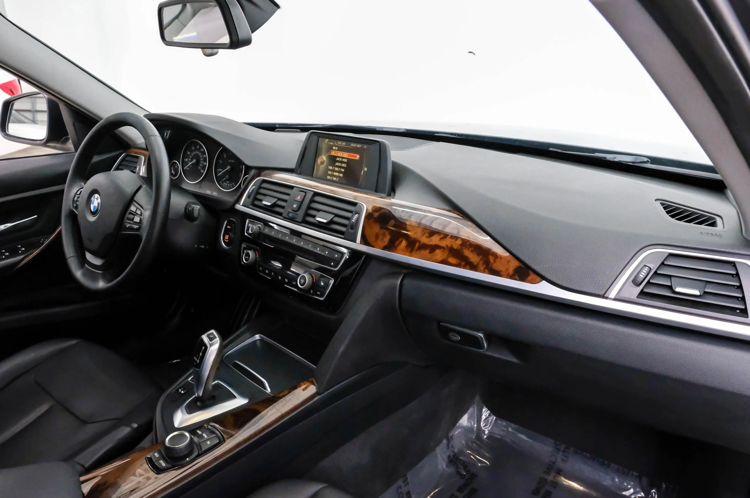 Used 2016 BMW 320i xDrive Sedan AWD/4WD image 12