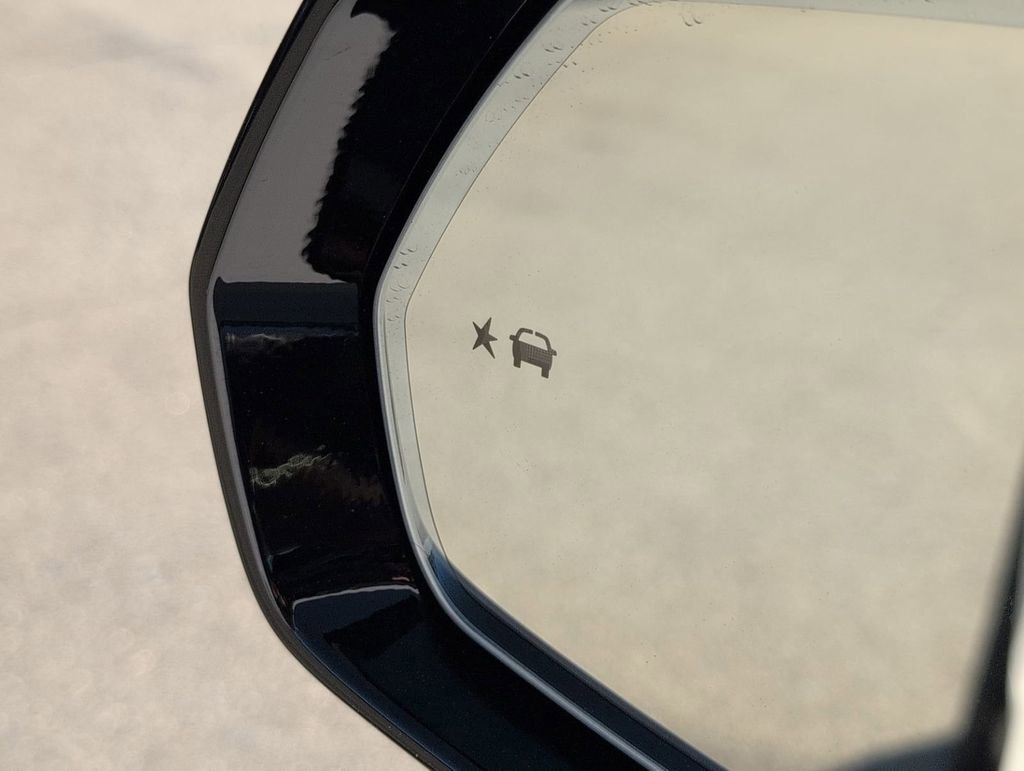 Used 2025 Cadillac XT6 Luxury image 19