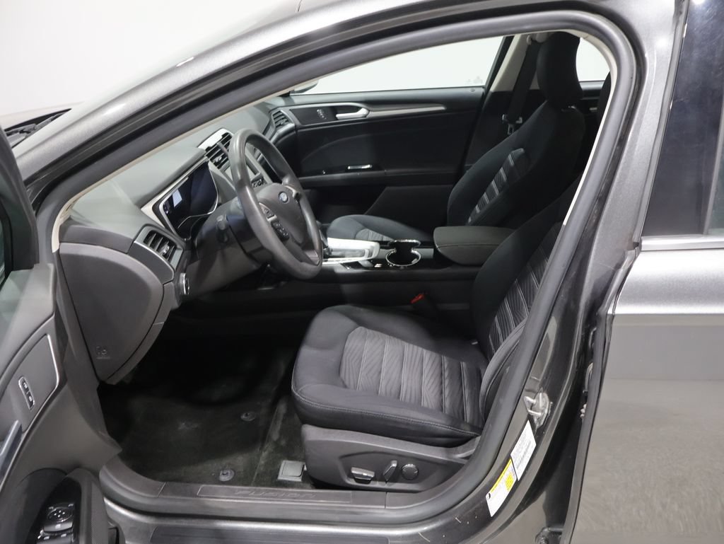Used 2016 Ford Fusion SE FWD image 10