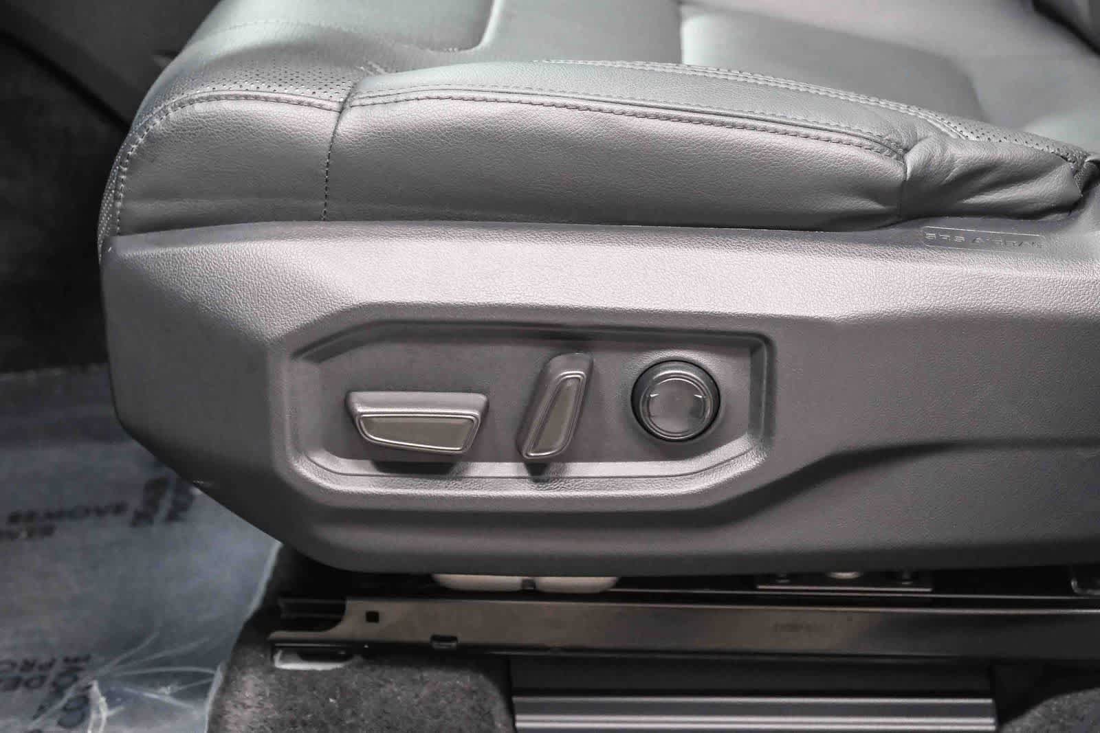 Used 2024 Toyota Tundra Limited AWD/4WD image 23