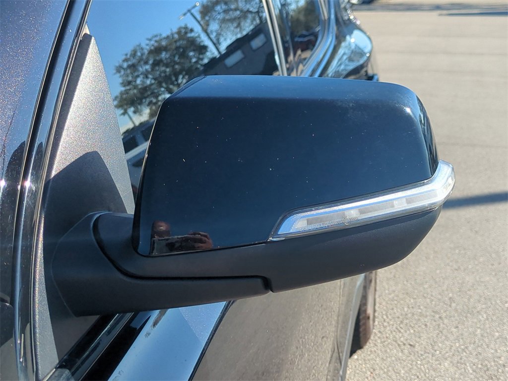 Used 2022 GMC Acadia AT4 w/ Technology Package image 13