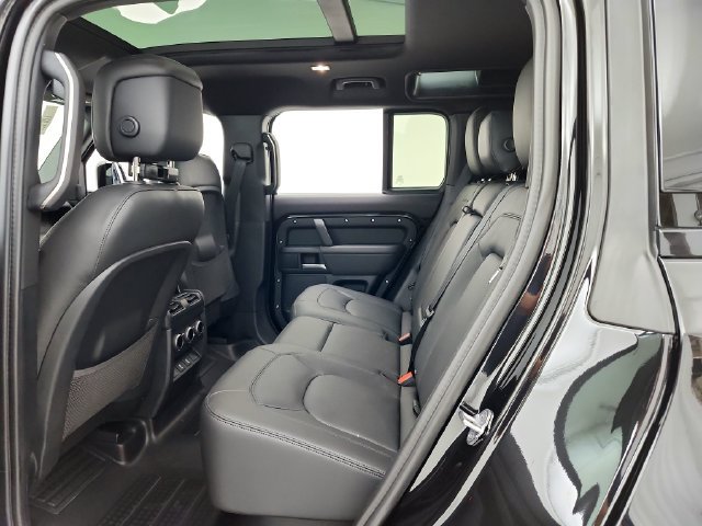 New 2026 Land Rover Defender 110 X-Dynamic SE AWD/4WD image 28