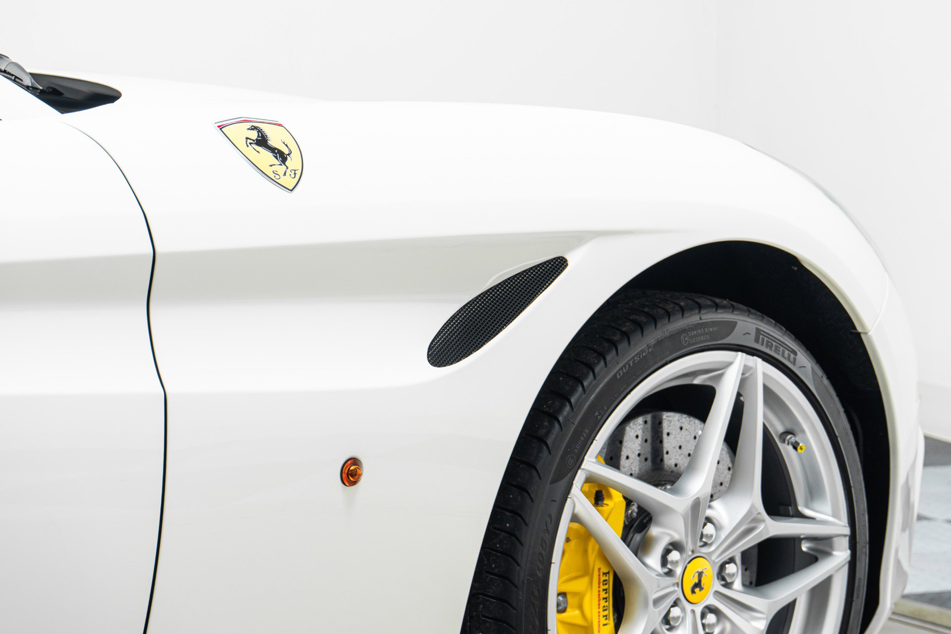 Used 2015 Ferrari California T image 43