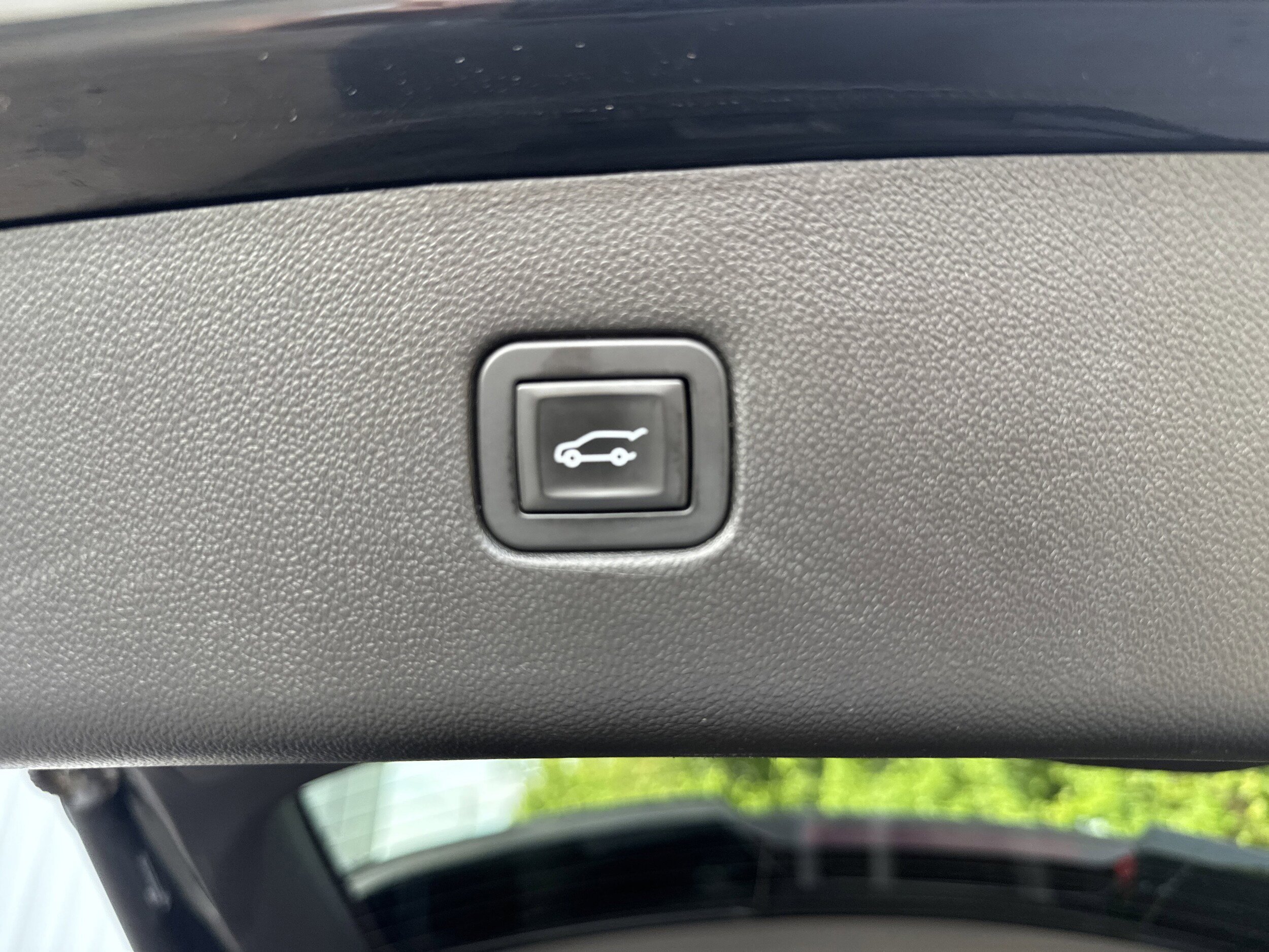 Used 2019 Chevrolet Blazer Premier w/ Sun and Wheels Package AWD/4WD image 16