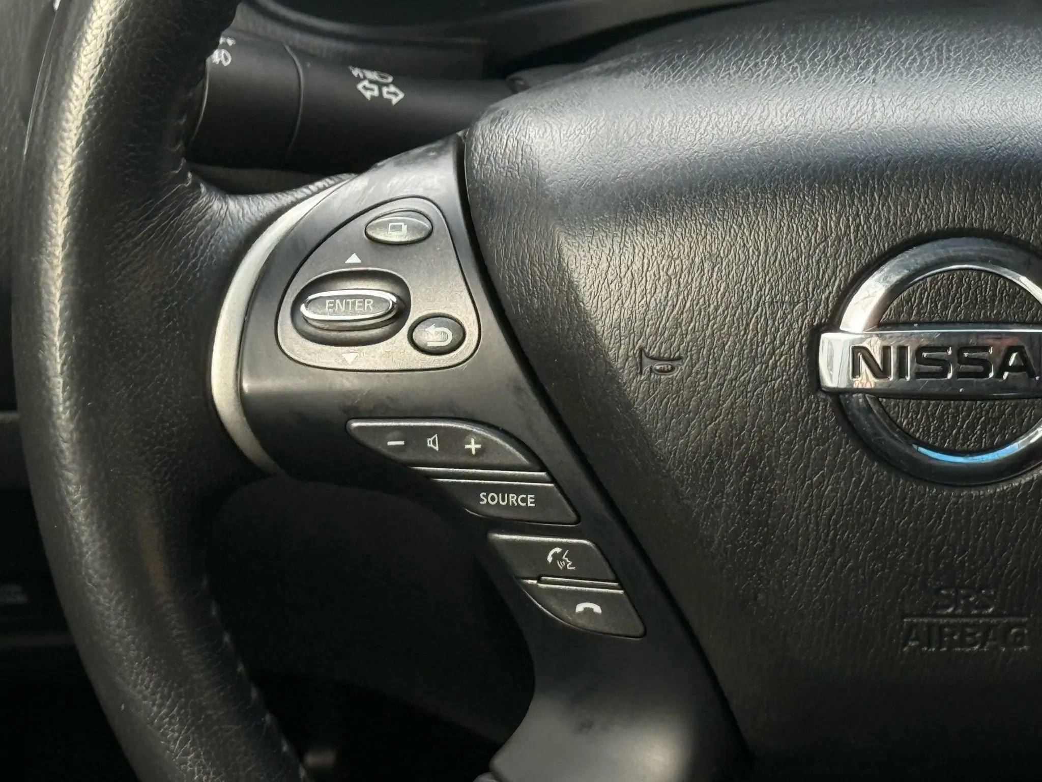 Used 2016 Nissan Pathfinder SV image 35