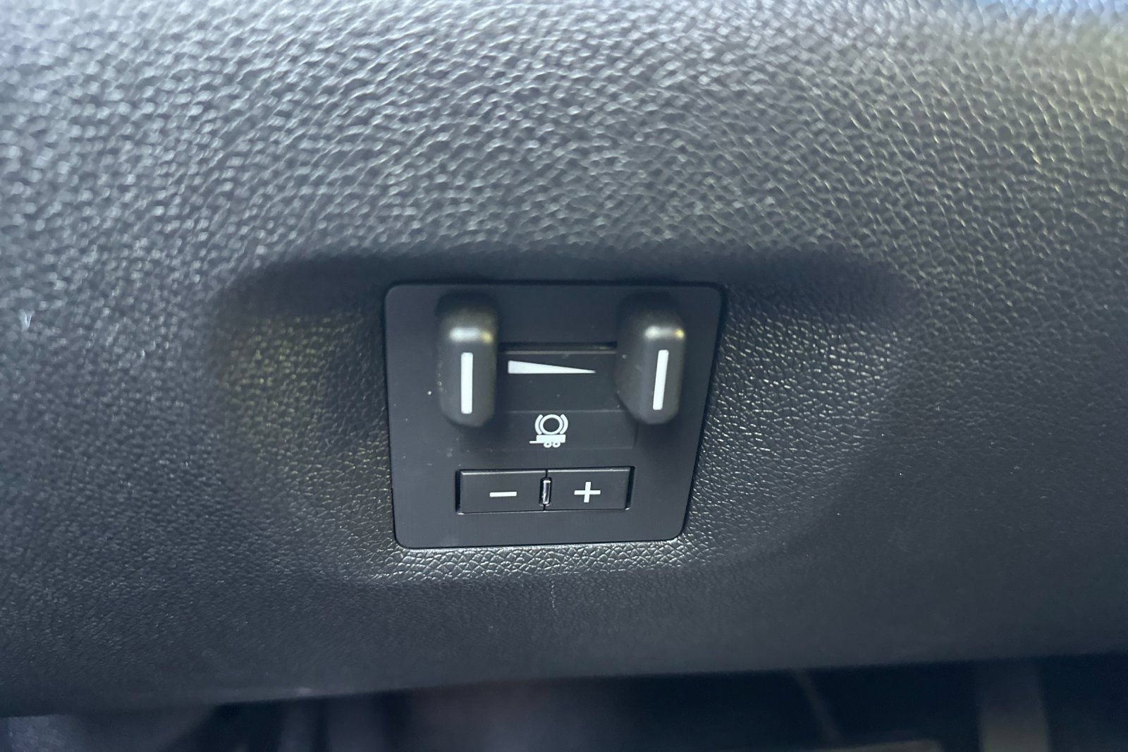 Used 2011 Chevrolet Silverado 2500 LTZ w/ LTZ Plus Package AWD/4WD image 51