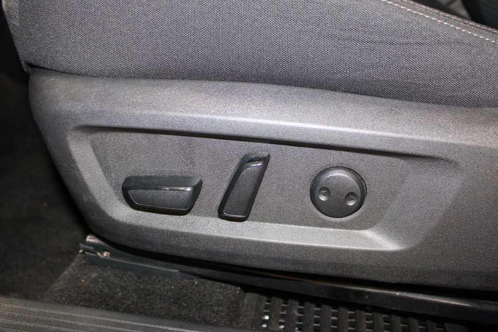 Used 2023 Nissan Rogue SV AWD/4WD image 17