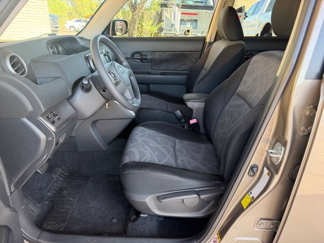 Used 2013 Scion xB FWD image 28