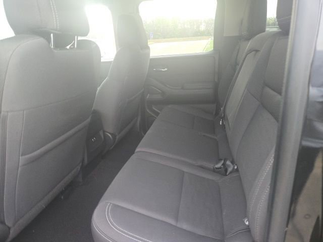 Used 2022 Nissan Frontier SV image 9