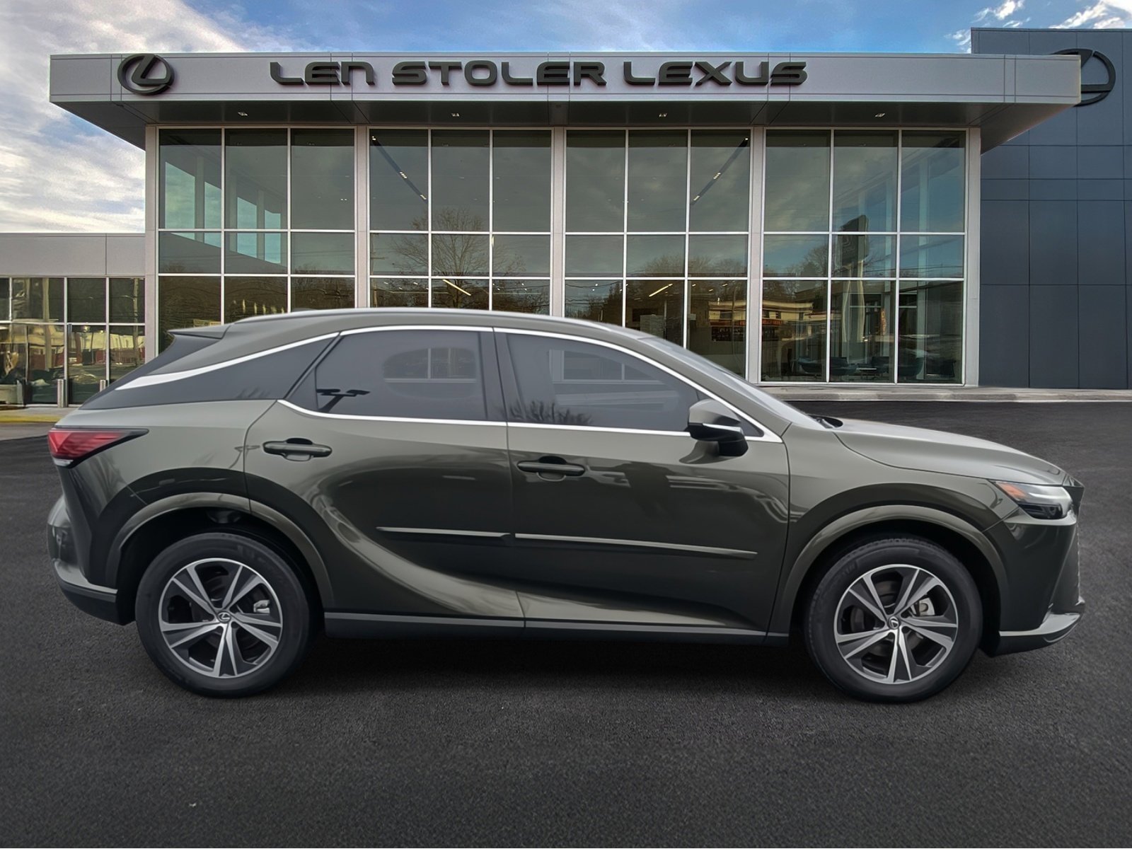 Certified 2023 Lexus RX 350h 350h Premium AWD w/ Accessory Package (K3) image 2