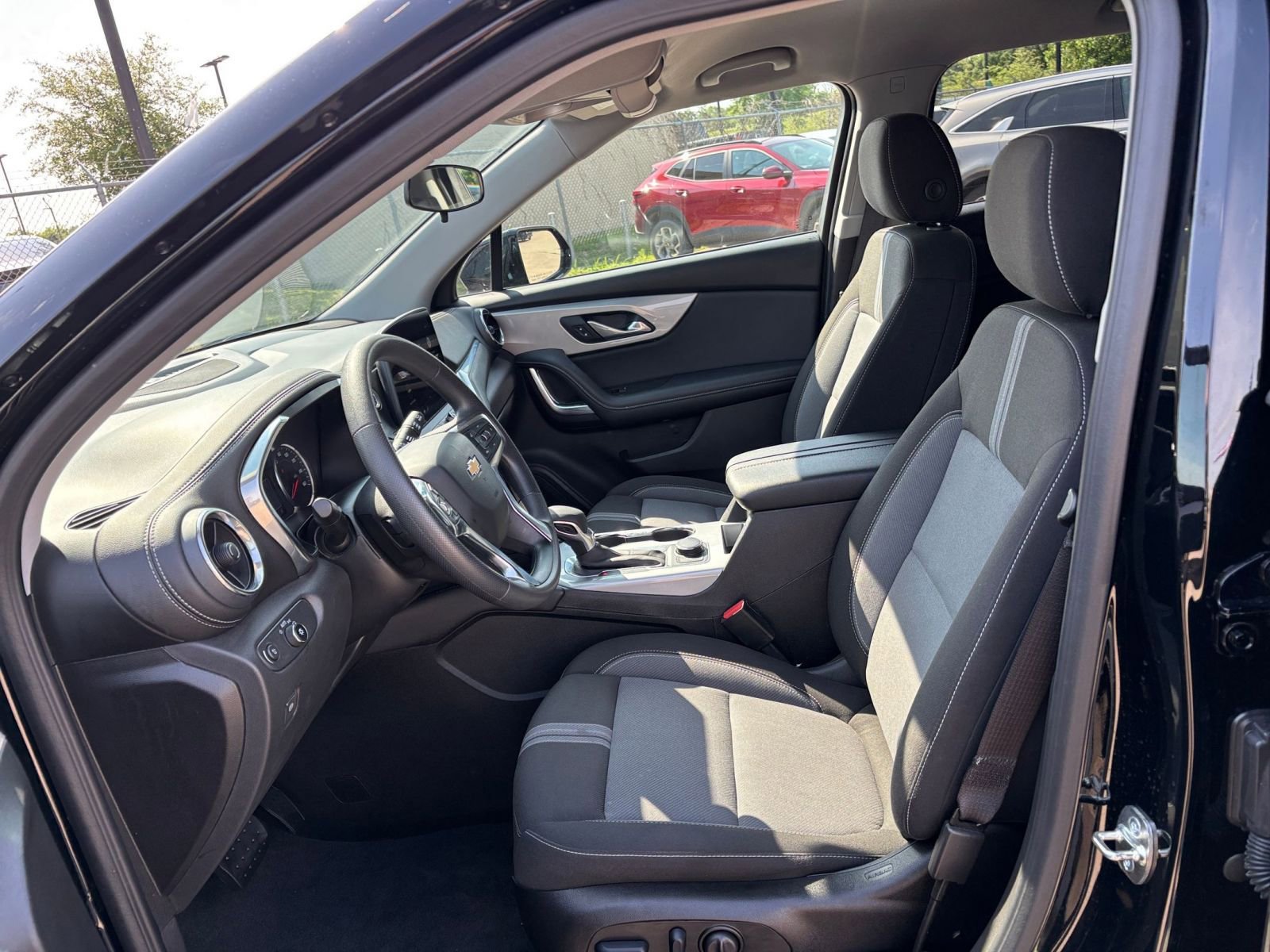 Used 2025 Chevrolet Blazer LT FWD image 28