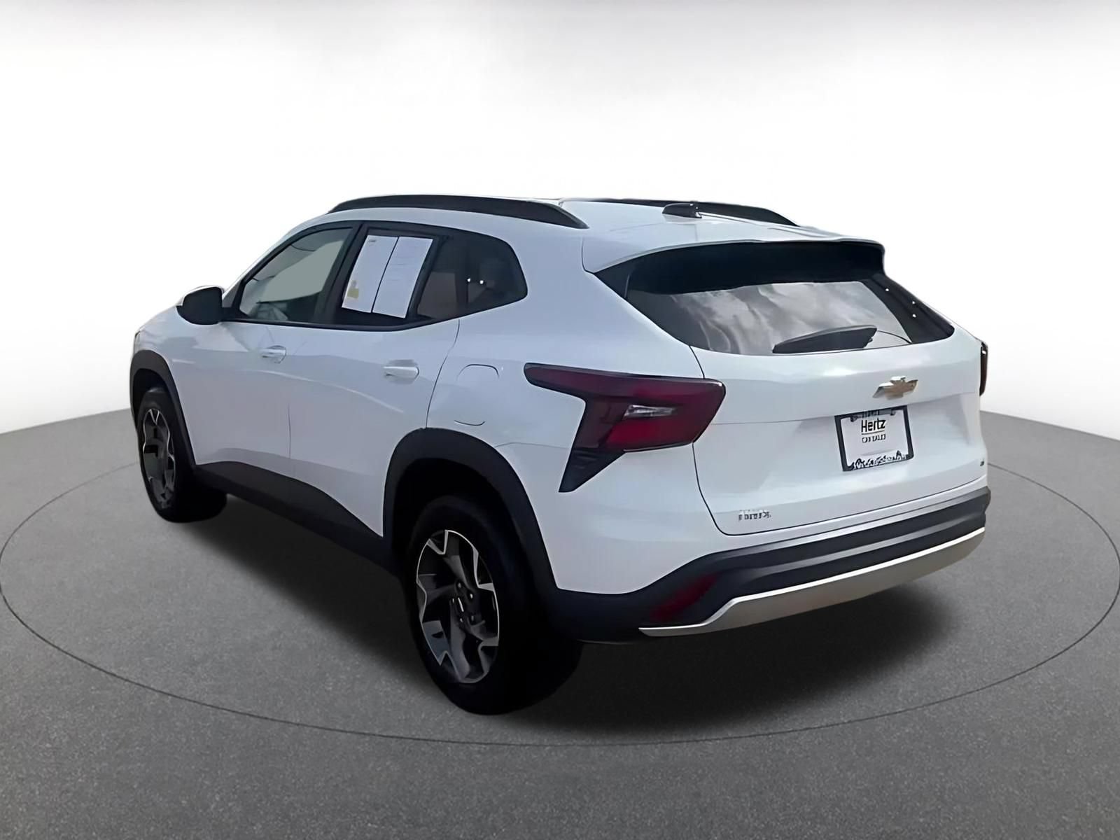Used 2025 Chevrolet Trax LT w/ LT Convenience Package FWD image 9