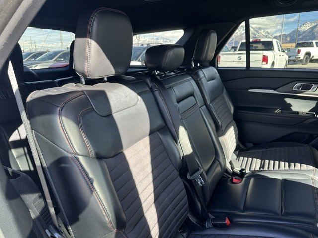 Used 2025 Ford Explorer ST-Line w/ ST-Line Street Pack image 19