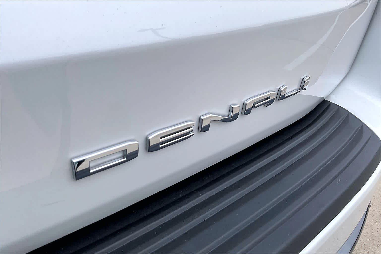Used 2024 GMC Yukon Denali Ultimate AWD/4WD image 10