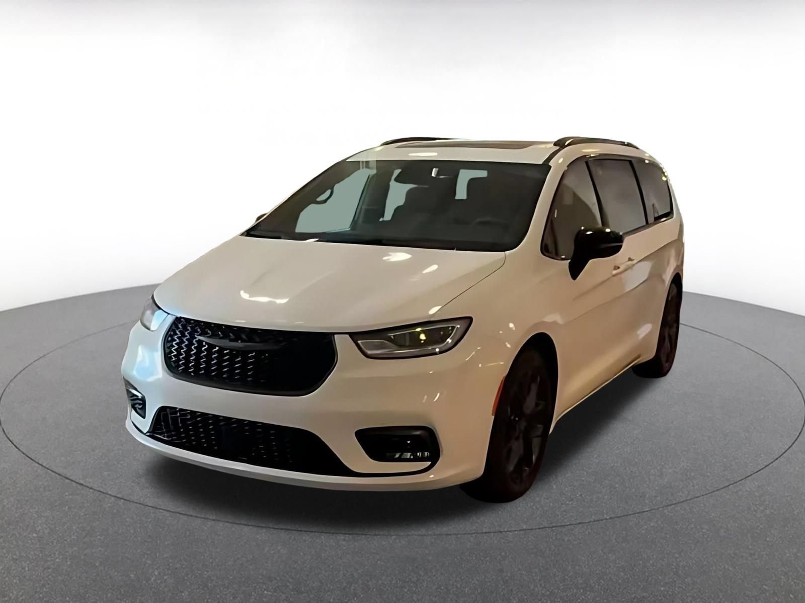 Used 2025 Chrysler Pacifica Limited FWD image 6