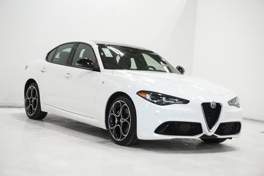 Used 2024 Alfa Romeo Giulia Ti image 4