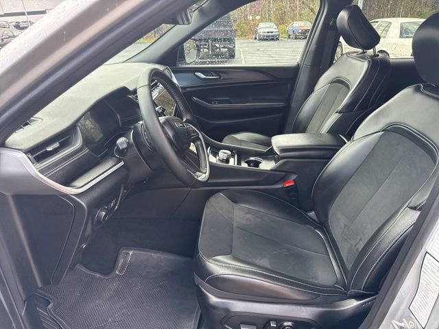 Used 2025 Jeep Grand Cherokee Altitude AWD/4WD image 11